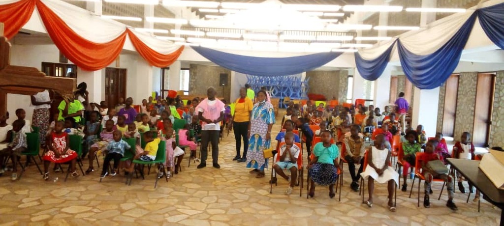 Millionen Kinder im Kongo besuchen durch die Pandemie keine Schule: die Schulen des Friedens wurden wieder geöffnet